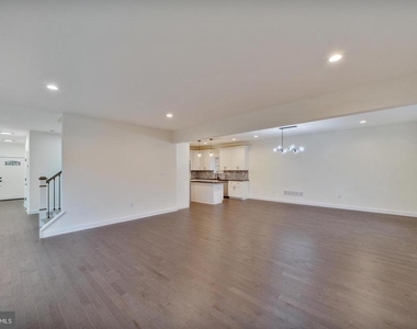 274 Oak Avenue - Photo Thumbnail 12