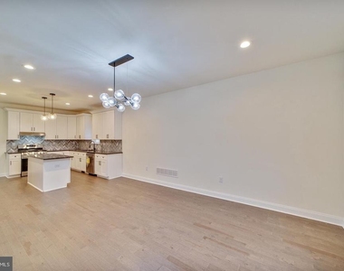 274 Oak Avenue - Photo Thumbnail 11