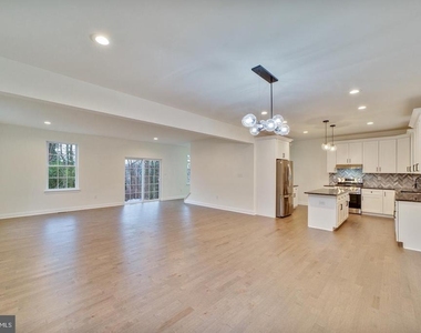 274 Oak Avenue - Photo Thumbnail 8