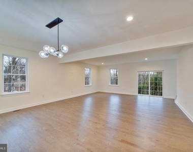 274 Oak Avenue - Photo Thumbnail 13