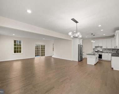 274 Oak Avenue - Photo Thumbnail 9