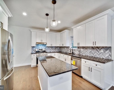 274 Oak Avenue - Photo Thumbnail 3