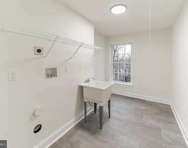 274 Oak Avenue - Photo Thumbnail 19