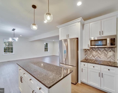 274 Oak Avenue - Photo Thumbnail 6
