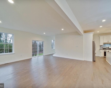 274 Oak Avenue - Photo Thumbnail 10