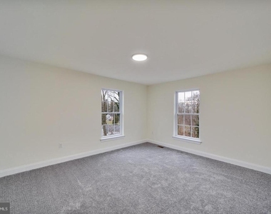 274 Oak Avenue - Photo Thumbnail 20