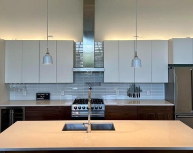 522 S Harrington Street - Photo Thumbnail 7