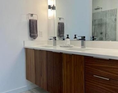 522 S Harrington Street - Photo Thumbnail 11