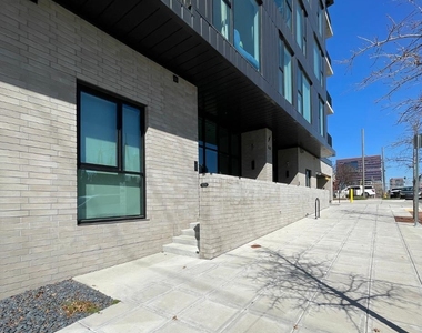 522 S Harrington Street - Photo Thumbnail 6