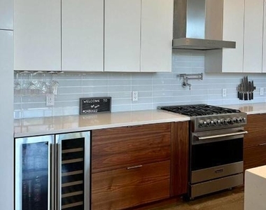522 S Harrington Street - Photo Thumbnail 9