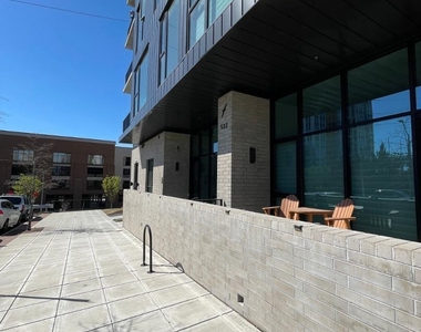 522 S Harrington Street - Photo Thumbnail 2