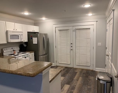 1725 Harvey Mitchell Pkwy S - Photo Thumbnail 4