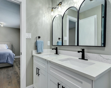 1807 Krizan Ave - Photo Thumbnail 14