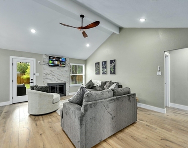 1807 Krizan Ave - Photo Thumbnail 3