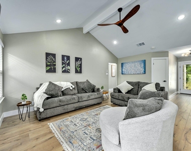 1807 Krizan Ave - Photo Thumbnail 4