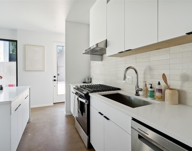 7505 Wynne Ln - Photo Thumbnail 10