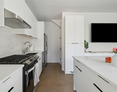 7505 Wynne Ln - Photo Thumbnail 8