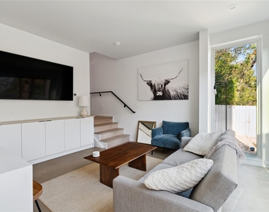 7505 Wynne Ln - Photo Thumbnail 2