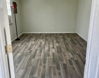 8903 Hipps Road - Photo Thumbnail 1