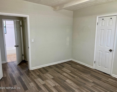 8903 Hipps Road - Photo Thumbnail 7