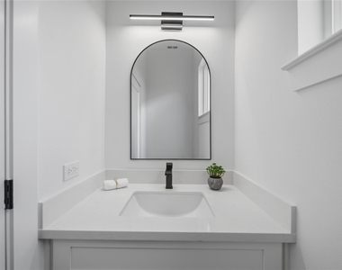 2012 Yates Street - Photo Thumbnail 25