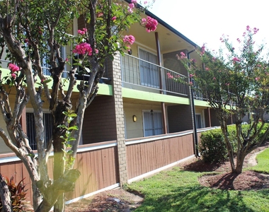311 Highland Cross Drive - Photo Thumbnail 5