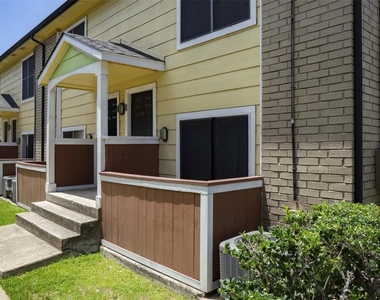 311 Highland Cross Drive - Photo Thumbnail 6