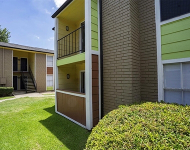 311 Highland Cross Drive - Photo Thumbnail 8