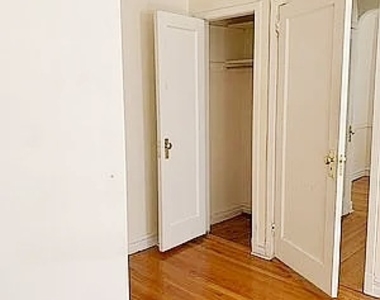 1615 Avenue I - Photo Thumbnail 2