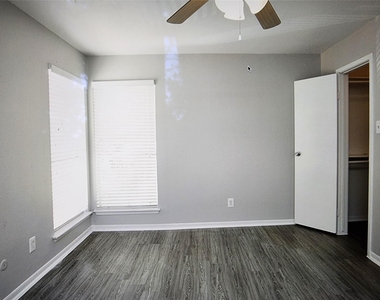2402 Bammelwood Drive - Photo Thumbnail 5