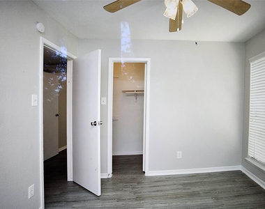 2402 Bammelwood Drive - Photo Thumbnail 4
