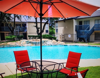 2402 Bammelwood Drive - Photo Thumbnail 2