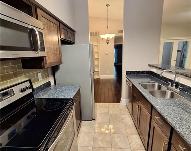 2425 Augusta Drive - Photo Thumbnail 17