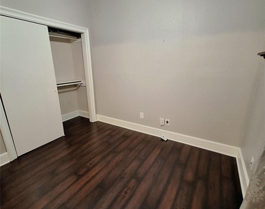 2425 Augusta Drive - Photo Thumbnail 7