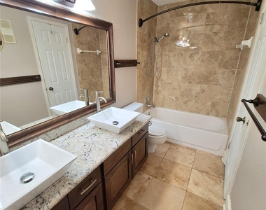 2425 Augusta Drive - Photo Thumbnail 12