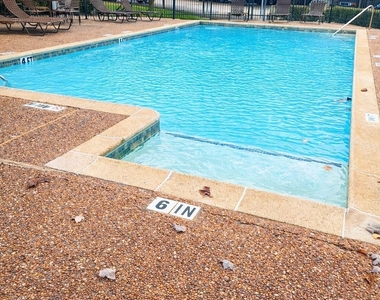 2425 Augusta Drive - Photo Thumbnail 21