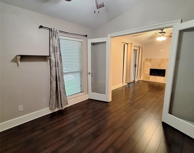 2425 Augusta Drive - Photo Thumbnail 6