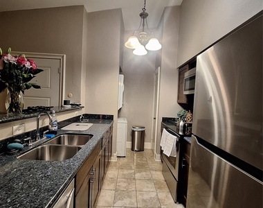 2425 Augusta Drive - Photo Thumbnail 8