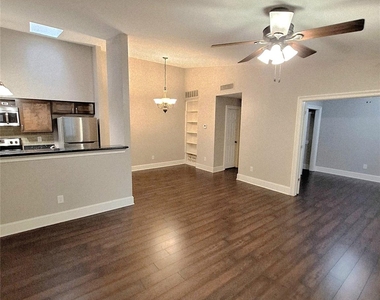 2425 Augusta Drive - Photo Thumbnail 2