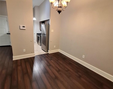 2425 Augusta Drive - Photo Thumbnail 3