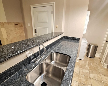 2425 Augusta Drive - Photo Thumbnail 10