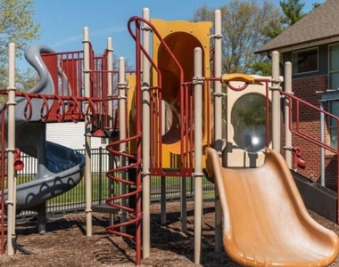 416 Sussex Ave - Photo Thumbnail 3