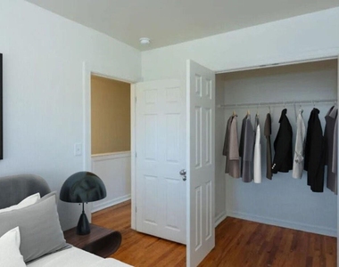 416 Sussex Ave - Photo Thumbnail 5