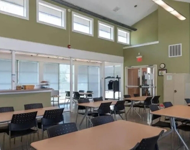 416 Sussex Ave - Photo Thumbnail 2