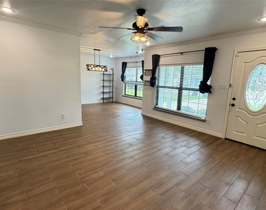 221 Hyta Street - Photo Thumbnail 17
