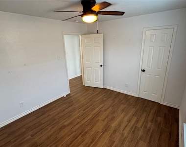 221 Hyta Street - Photo Thumbnail 18