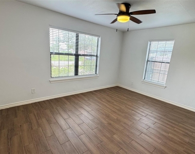 221 Hyta Street - Photo Thumbnail 20