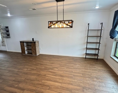 221 Hyta Street - Photo Thumbnail 7
