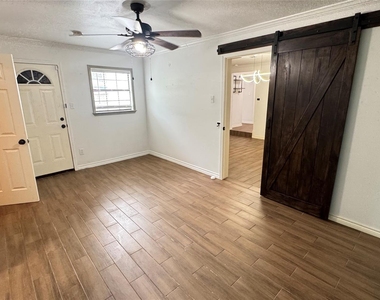 221 Hyta Street - Photo Thumbnail 12
