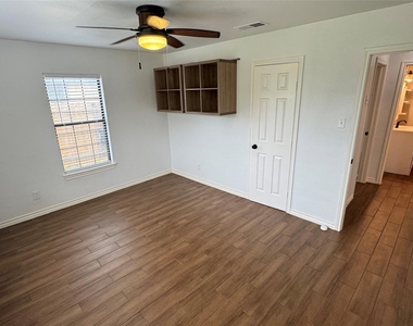 221 Hyta Street - Photo Thumbnail 19